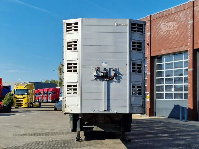 Transport av nötkreatur Pezzaioli 5 deck livestock trailer - Water & Ventilation ...