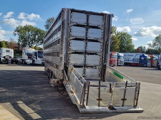 Transport av nötkreatur Pezzaioli 5 deck livestock trailer - Water & Ventilation ...