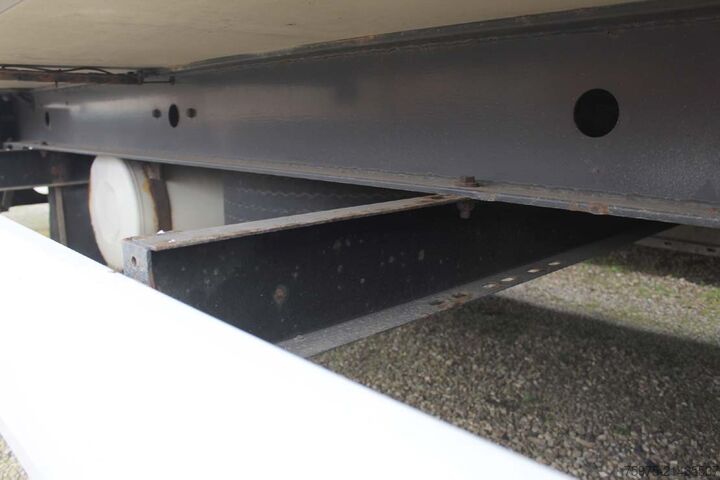 شبه مقطورة مبردة Krone semirimorchio frigorifero mega usato