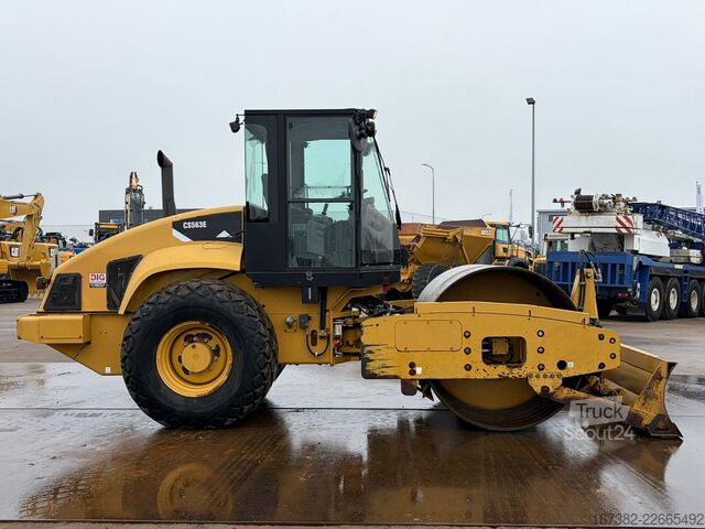 Rouleau simple Caterpillar CS563E