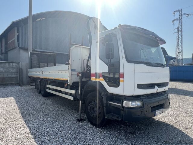 Vrachtwagen met vaste laadvloer, oprijplaat en kraan Renault Premium 300