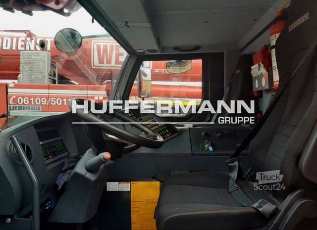 Jeřáb na nákladním automobilu LIEBHERR LTM 1090-4.2