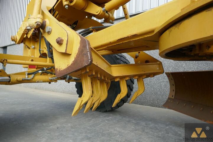 Greyder Caterpillar 120M2