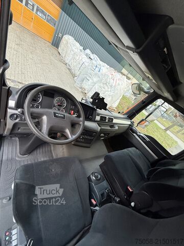 Vrachtwagen met bakwagen MAN TGL 8.220 - 159 TKm - Koffer - LBW