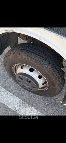 Ant sunkvežimio sumontuota PLE tipo kėlimo platforma Nissan Cabstar