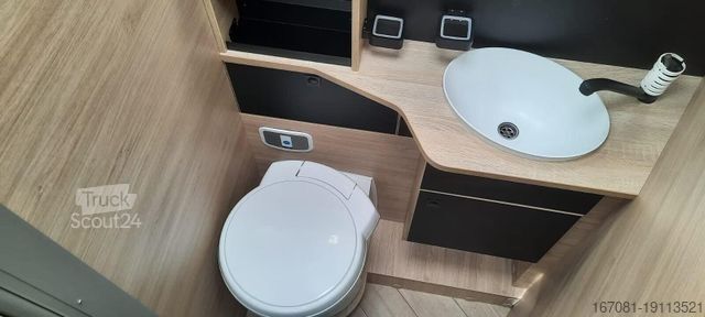 Pusiau integruotas kemperis CHALLENGER 328 Etape Arctic Hubbett