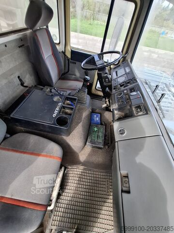 Kraan op vrachtwagen gemonteerd Volvo fs 10 benne basculante Fs10
