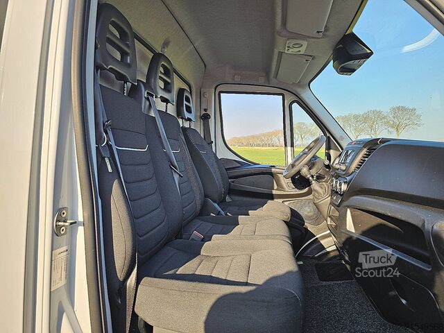 Valiză IVECO DAILY 35C16 Bakwagen Laadklep