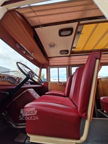 Minibus MERCEDES-BENZ Vorgänger Sprinter O 319 Samba mit Faltdach AC