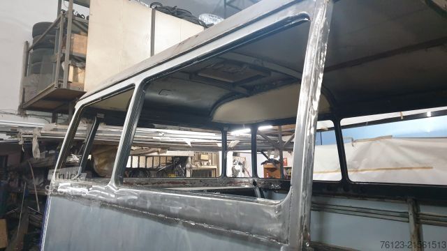 Minibus MERCEDES-BENZ Vorgänger Sprinter O 319 Samba mit Faltdach AC