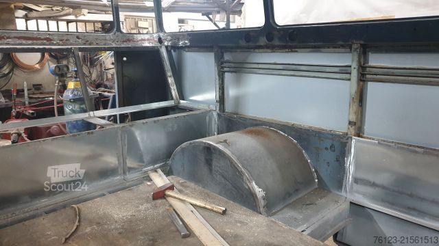 Minibus MERCEDES-BENZ Vorgänger Sprinter O 319 Samba mit Faltdach AC