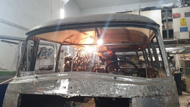 Minibus MERCEDES-BENZ Vorgänger Sprinter O 319 Samba mit Faltdach AC