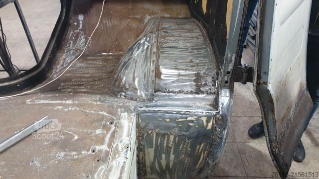 Minibus MERCEDES-BENZ Vorgänger Sprinter O 319 Samba mit Faltdach AC