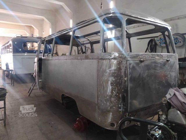 Minibus MERCEDES-BENZ Vorgänger Sprinter O 319 Samba mit Faltdach AC