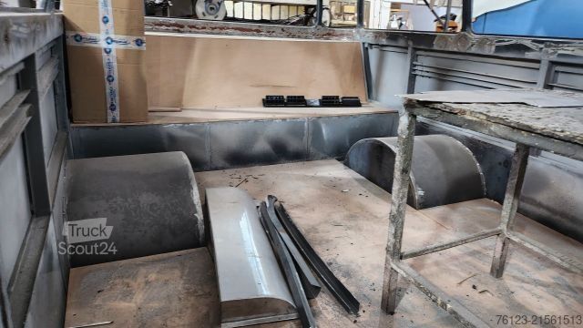 Minibus MERCEDES-BENZ Vorgänger Sprinter O 319 Samba mit Faltdach AC