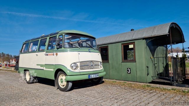 Minibus MERCEDES-BENZ Vorgänger Sprinter O 319 Samba mit Faltdach AC