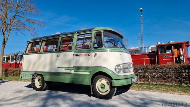 Minibus MERCEDES-BENZ Vorgänger Sprinter O 319 Samba mit Faltdach AC
