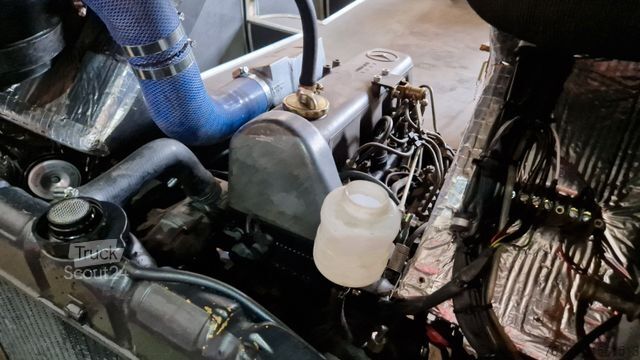 Minibus MERCEDES-BENZ Vorgänger Sprinter O 319 Samba mit Faltdach AC