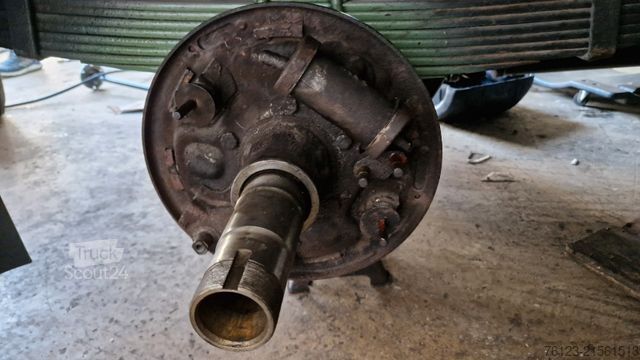 Minibus MERCEDES-BENZ Vorgänger Sprinter O 319 Samba mit Faltdach AC