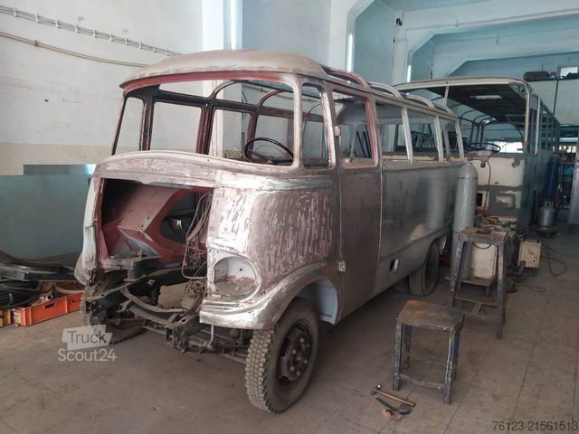 Minibus MERCEDES-BENZ Vorgänger Sprinter O 319 Samba mit Faltdach AC