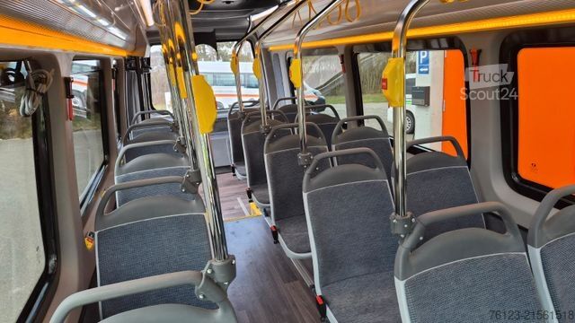 Minibús MERCEDES-BENZ Sprinter 517 Heckniederflur Vorlauffahrzeug