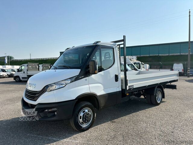 Dubă cu caroserie tip cutie IVECO Daily 35