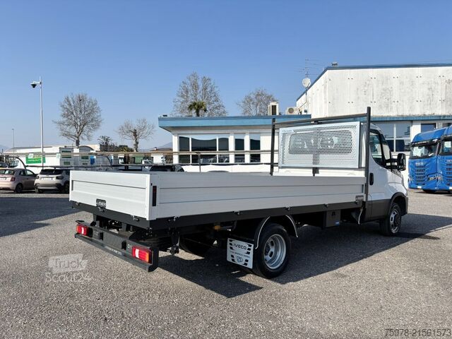 Dubă cu caroserie tip cutie IVECO Daily 35