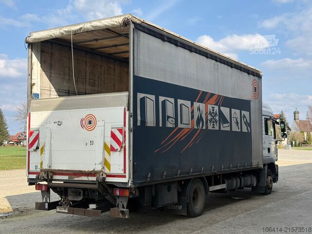 Skrzynia z plandeką i windą załadowczą MAN TGM 12.290