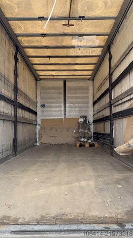 Skrzynia z plandeką i windą załadowczą MAN TGM 12.290