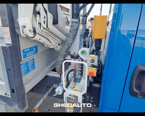 حافلة صغيرة IVECO DAILY 35C18 3.0 RIBALTABILE CON GRU E RADIOCOMANDO