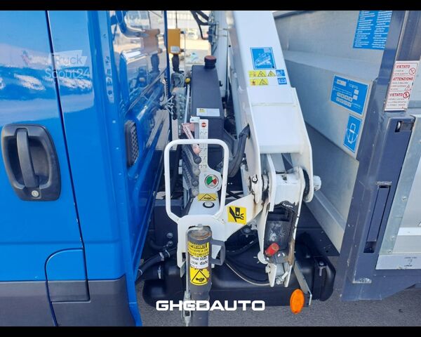 حافلة صغيرة IVECO DAILY 35C18 3.0 RIBALTABILE CON GRU E RADIOCOMANDO