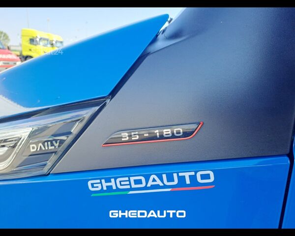حافلة صغيرة IVECO DAILY 35C18 3.0 RIBALTABILE CON GRU E RADIOCOMANDO