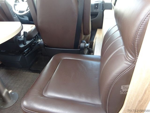 Integrated camper EURAMOBIL IL 720 EB Markise Navi Klimaaut. Hubbett