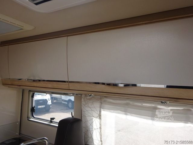 Integrated camper EURAMOBIL IL 720 EB Markise Navi Klimaaut. Hubbett