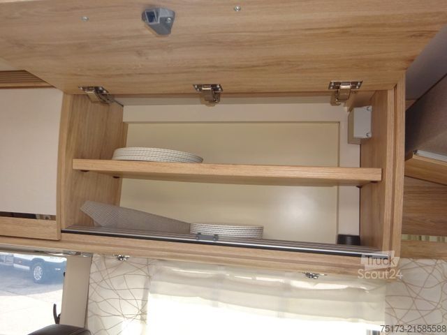 Integrated camper EURAMOBIL IL 720 EB Markise Navi Klimaaut. Hubbett