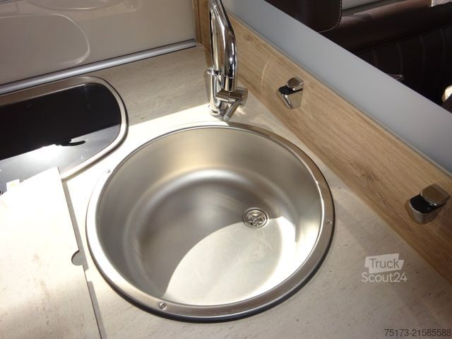 Integrated camper EURAMOBIL IL 720 EB Markise Navi Klimaaut. Hubbett