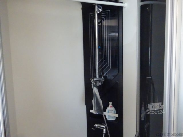 Integrated camper EURAMOBIL IL 720 EB Markise Navi Klimaaut. Hubbett