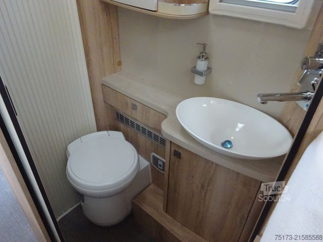 Integrated camper EURAMOBIL IL 720 EB Markise Navi Klimaaut. Hubbett