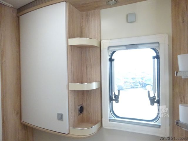 Integrated camper EURAMOBIL IL 720 EB Markise Navi Klimaaut. Hubbett