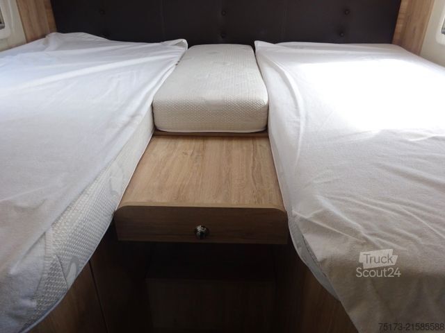 Integrated camper EURAMOBIL IL 720 EB Markise Navi Klimaaut. Hubbett