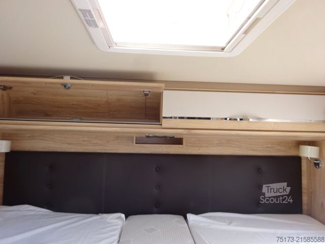 Integrated camper EURAMOBIL IL 720 EB Markise Navi Klimaaut. Hubbett