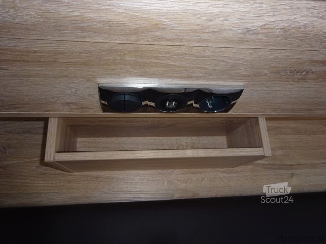 Integrated camper EURAMOBIL IL 720 EB Markise Navi Klimaaut. Hubbett