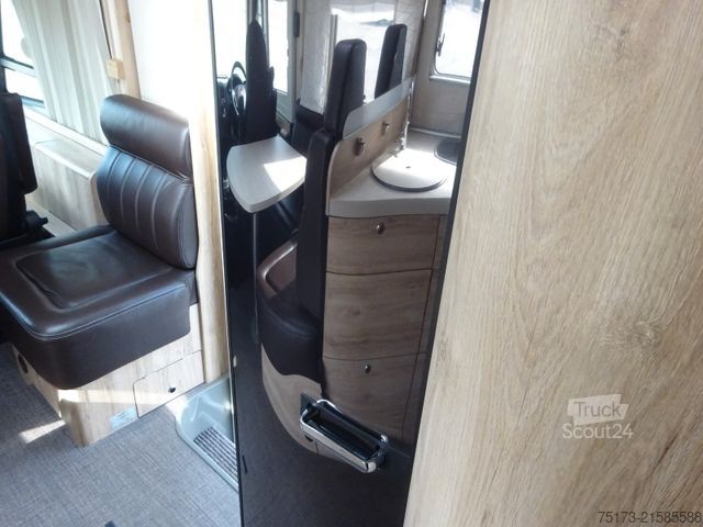 Integrated camper EURAMOBIL IL 720 EB Markise Navi Klimaaut. Hubbett