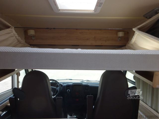 Integrated camper EURAMOBIL IL 720 EB Markise Navi Klimaaut. Hubbett