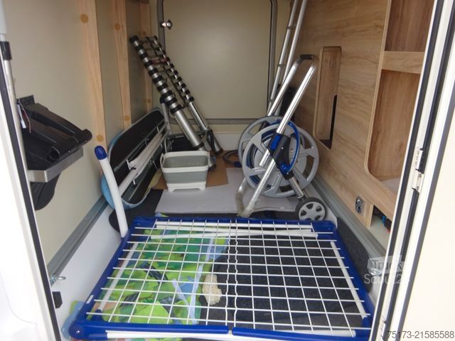 Integrated camper EURAMOBIL IL 720 EB Markise Navi Klimaaut. Hubbett