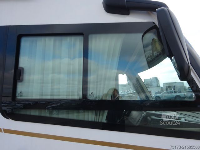 Integrated camper EURAMOBIL IL 720 EB Markise Navi Klimaaut. Hubbett