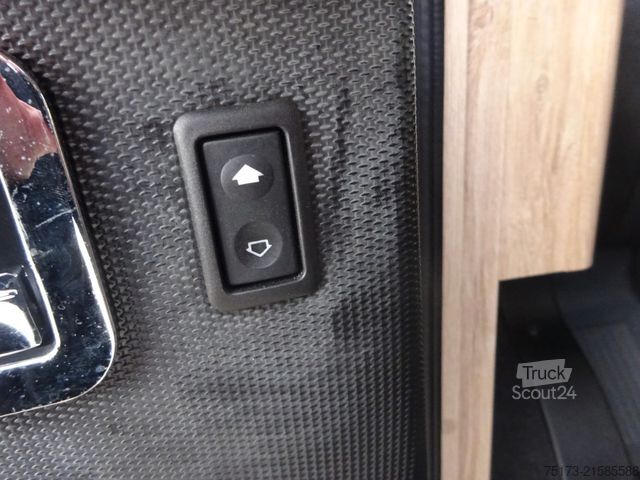 Integrated camper EURAMOBIL IL 720 EB Markise Navi Klimaaut. Hubbett