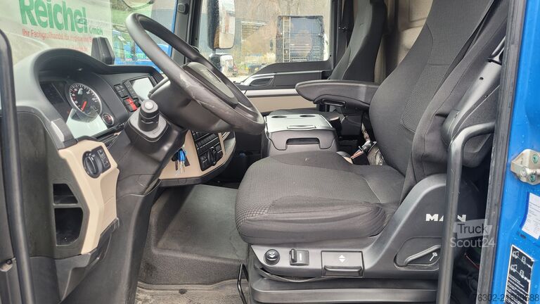 Flatbed truck with tarp MAN TGL 12.220 Pritsche/Plane LBW