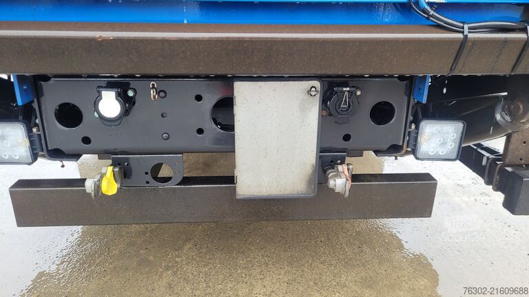 Flatbed truck with tarp MAN TGL 12.220 Pritsche/Plane LBW