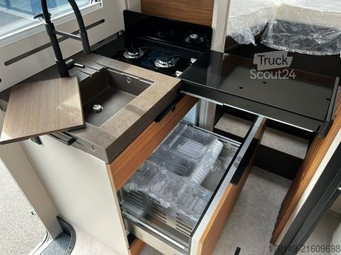 Polointegrovaný obytný vůz Bürstner Signature SFT 7.0